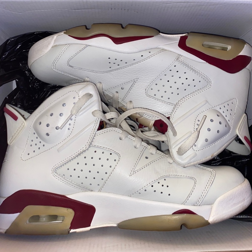 Jordan Retro 6 Maroon